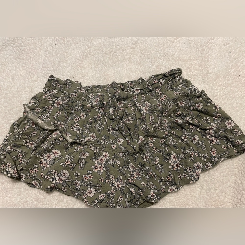 Green floral print shorts new without tags